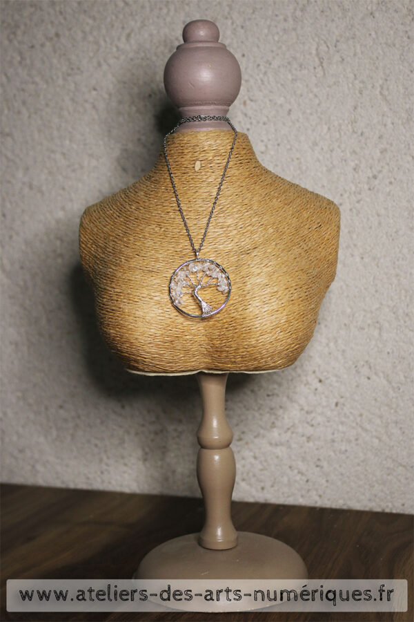Pendentif Arbre de Vie en Cristal de Roche – Cercle en Fil Argenté (Réf : 2501016-A)