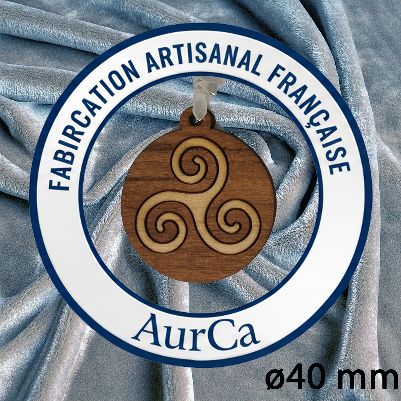 Pendentif Triskel Breton artisanal homme ou femme – bois de noyer et buis – Image 5