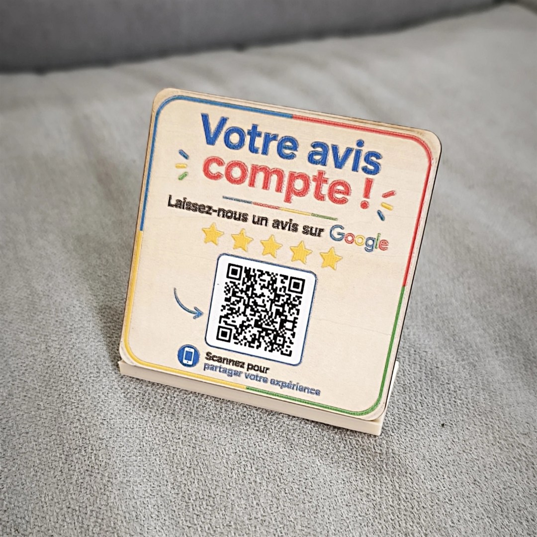 Support en bois avec QR code avis Google pour commerce