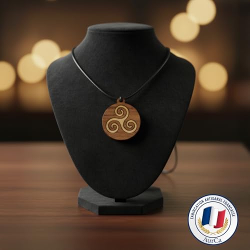 AurCa Pendentif Triskel Breton artisanal homme ou femme – bois de noyer et buis – Marqueterie découpée au laser, finition à la cire – Bijou celtique mixte – Fabrication française à 10 km de Chambord – Image 4